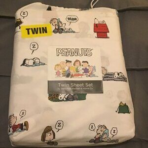 Peanuts Twin Size Bed Sheet Set – Brand New